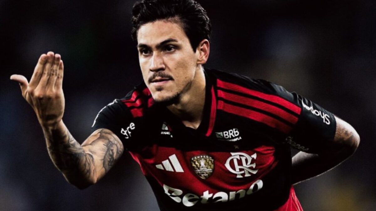 Imagem da noticia Pedro recebe homenagem após se tornar maior artilheiro do Flamengo no século