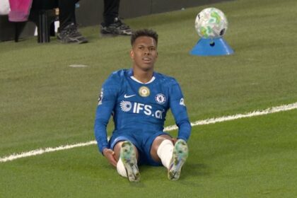 Imagem da noticia Problema para Ancelotti? Estêvão deixa campo mancando com apenas 12 minutos