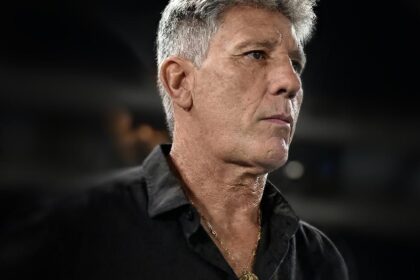 Imagem da noticia Renato destaca atuação do Vasco, mas reprova gol anulado: "VAR é complicado"