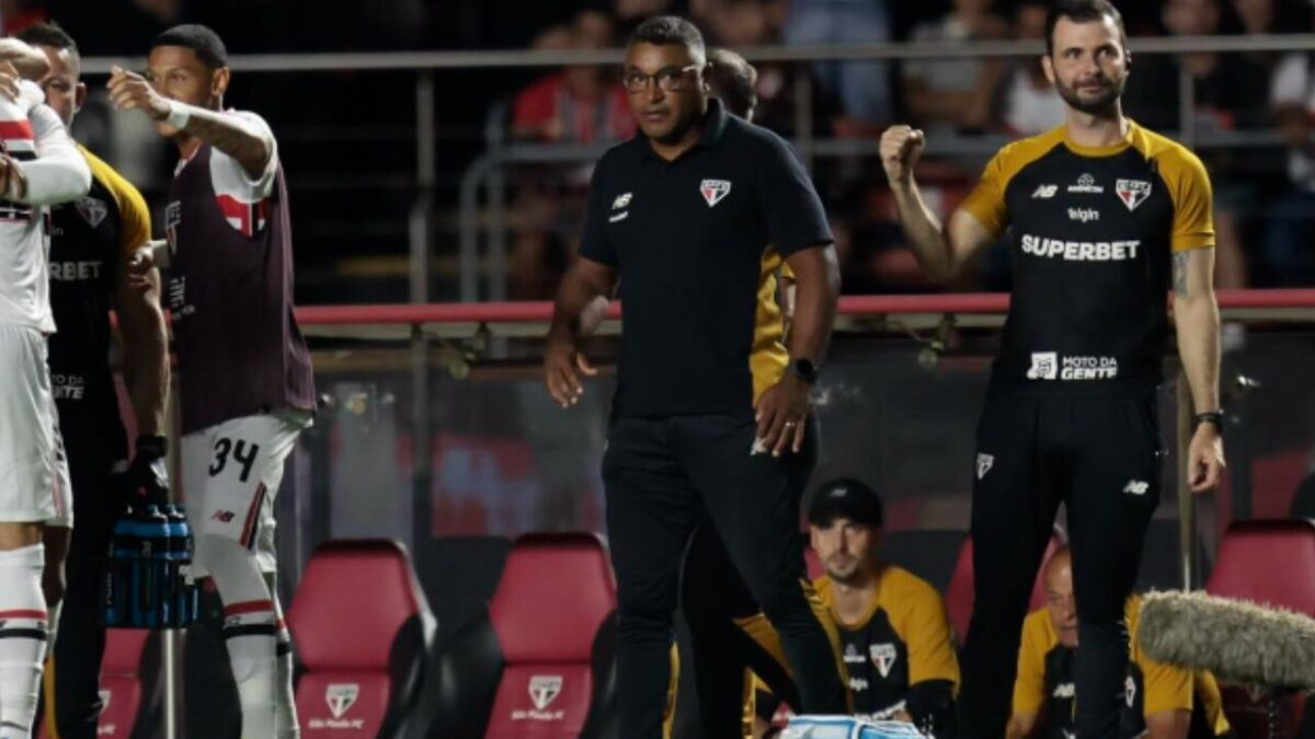 Imagem da noticia Roger Machado vê resposta positiva com mudança e pede incentivo: "Trabalho para caramba"