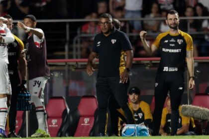 Imagem da noticia Roger Machado vê resposta positiva com mudança e pede incentivo: "Trabalho para caramba"
