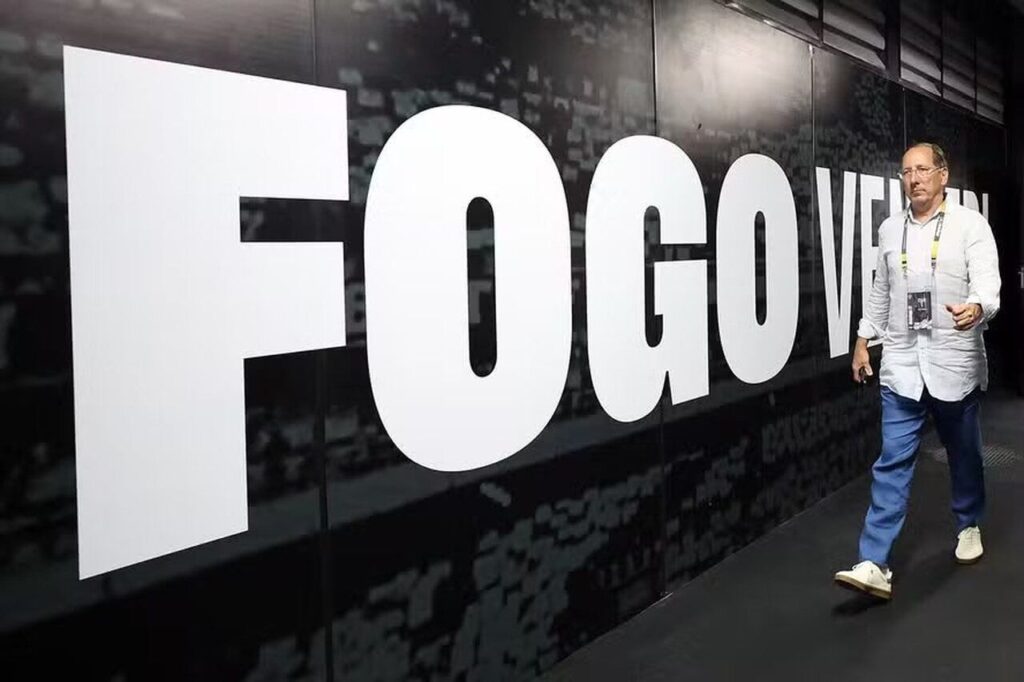 Imagem da noticia Textor é vaiado por torcedores do Botafogo no Nilton Santos