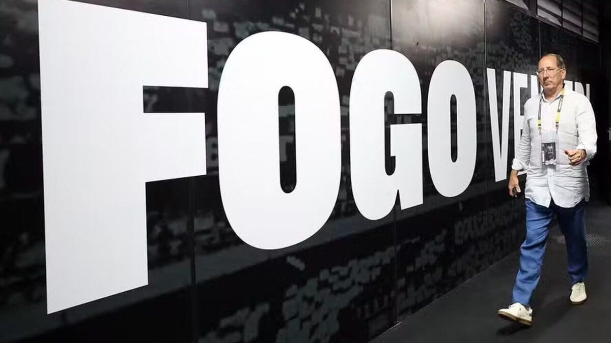 Imagem da noticia Textor é vaiado por torcedores do Botafogo no Nilton Santos