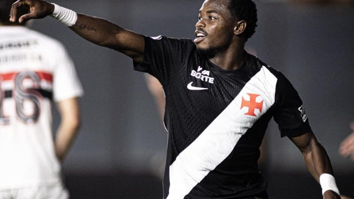 Imagem da noticia Vasco vence São Paulo de virada em noite de homenagem a Dinamite