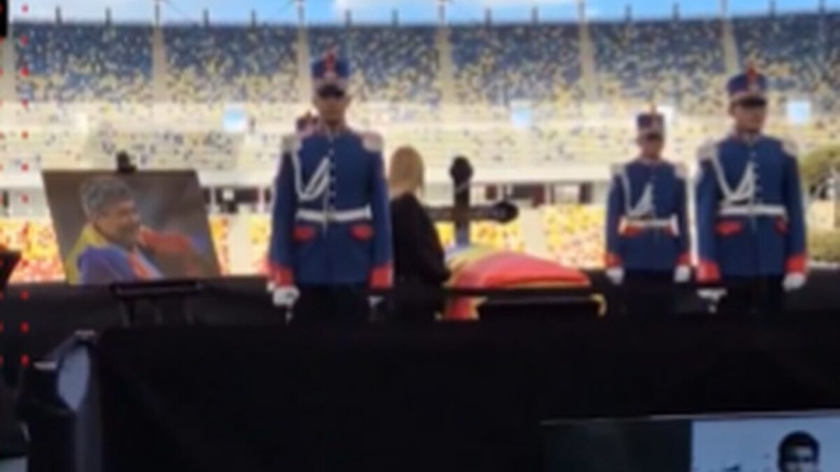 Imagem da noticia Velório de Mircea Lucescu reúne torcedores e ex-jogadores em Bucareste