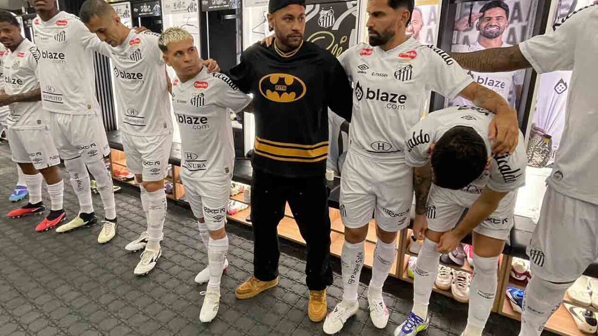 Imagem da noticia Batmóvel, helicóptero, relógios e mais: itens milionários da paixão de Neymar pelo Batman