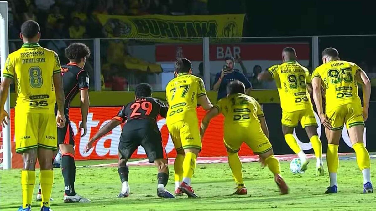 Imagem da noticia CBF divulga áudio completo do VAR em lance de expulsão anulada contra o Corinthians