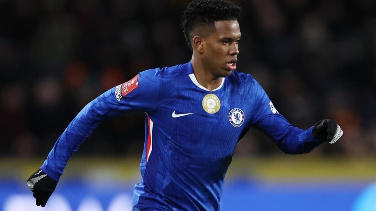Imagem da noticia Chelsea desaprova decisão de Estêvão de tratar lesão no Brasil