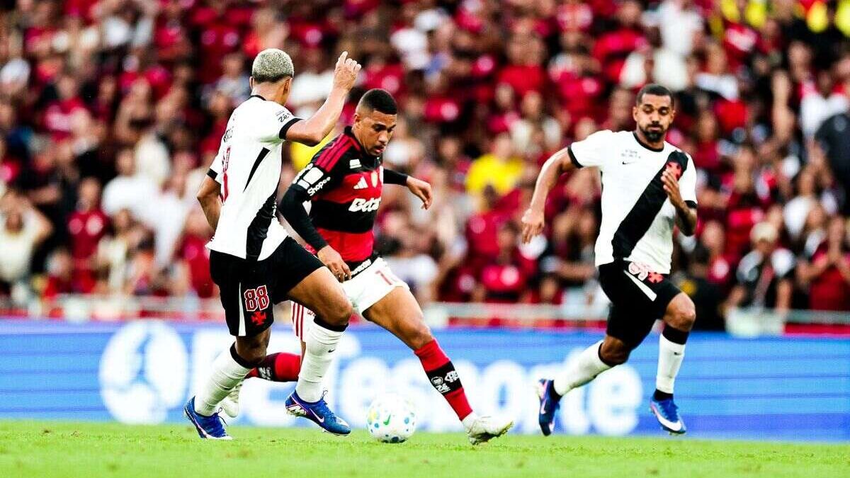 Imagem da noticia Com lei do ex e Ancelotti no Maracanã, Vasco arranca empate no fim com o Flamengo