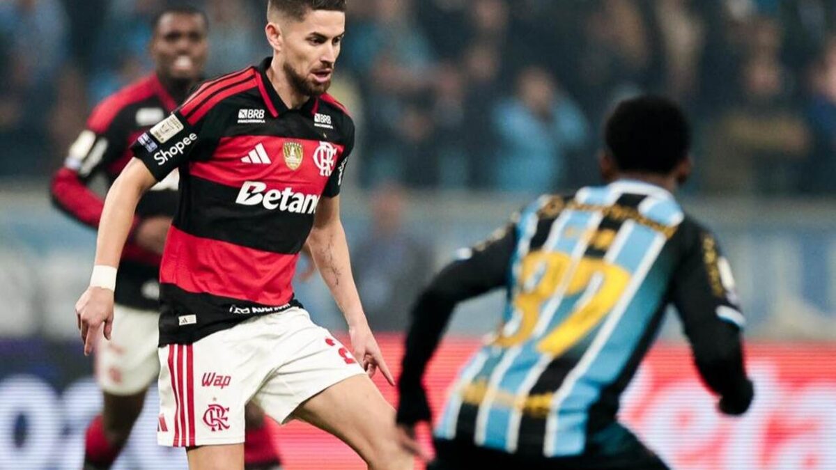 Imagem da noticia Dupla de volantes desfalca o Flamengo contra o Athletico