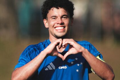 Imagem da noticia Grêmio perde Gustavo Martins, e Luís Castro muda defesa contra o Palestino
