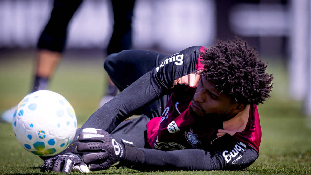 Imagem da noticia Hugo Souza lamenta ausência na Copa: ''Combustível para fazer ainda mais''