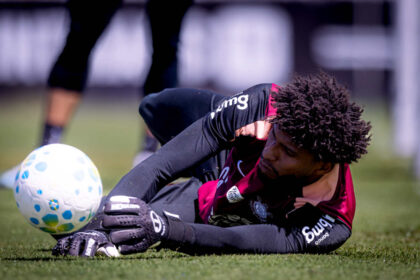 Imagem da noticia Hugo Souza lamenta ausência na Copa: ''Combustível para fazer ainda mais''