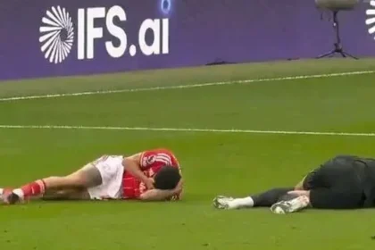 Imagem da noticia Jogador do Forest mostra rosto deformado depois de choque com goleiro do Chelsea