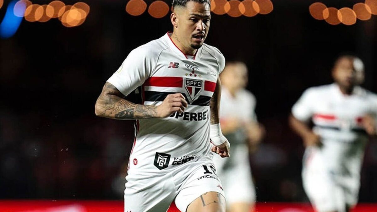 Imagem da noticia Luciano tem edema na coxa e vira desfalque no São Paulo