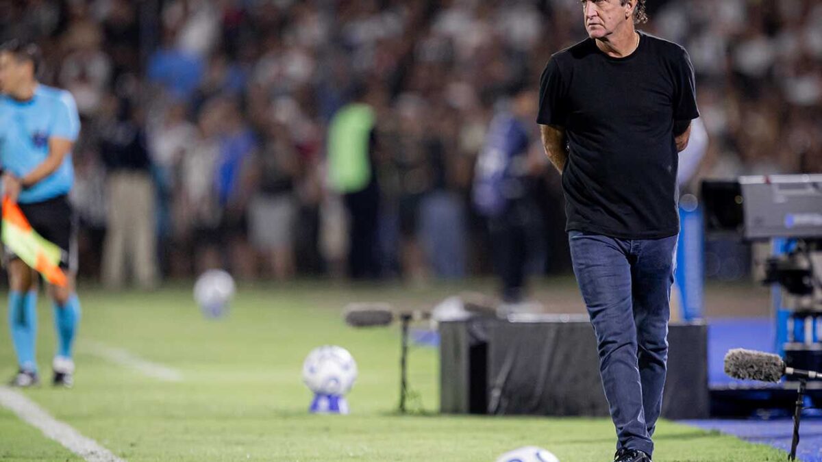 Imagem da noticia "Não pode passar pano", enfatiza Cuca sobre episódio entre Neymar e Robinho Jr