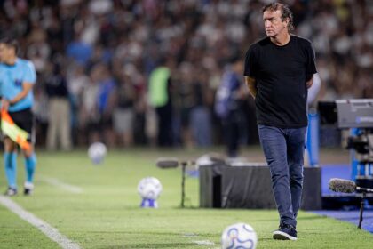 Imagem da noticia "Não pode passar pano", enfatiza Cuca sobre episódio entre Neymar e Robinho Jr