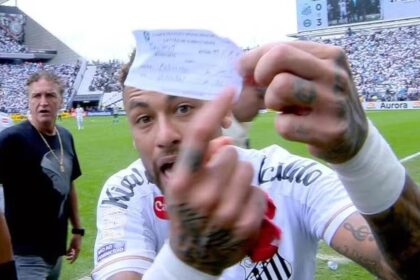 Imagem da noticia Neymar é substituído por engano e se revolta em jogo do Santos