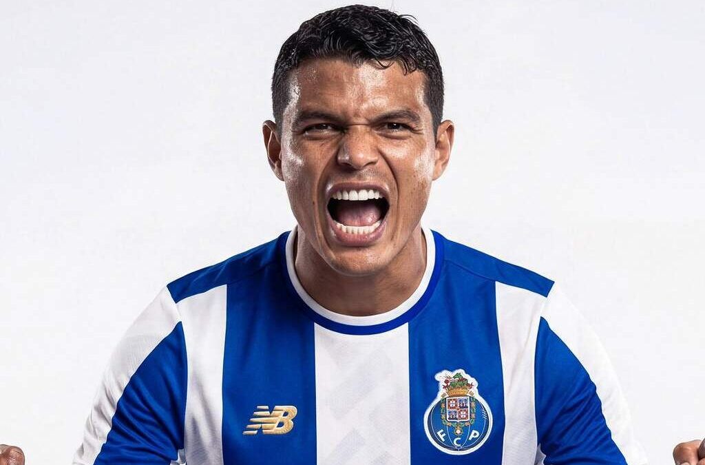 Imagem da noticia Perto de obter licença de treinador, Thiago Silva pode renovar com o Porto