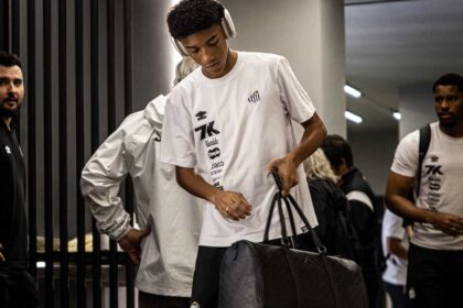 Imagem da noticia Robinho Jr vive impasse no Santos e futuro no clube entra em debate