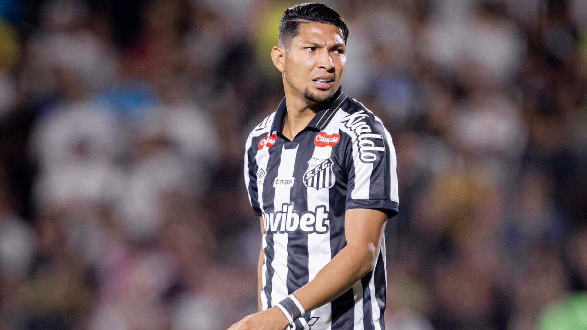 Imagem da noticia Rony desabafa após Santos sofrer empate no fim: "Inadmissível"