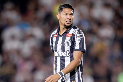 Imagem da noticia Rony desabafa após Santos sofrer empate no fim: "Inadmissível"