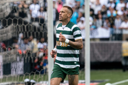 Imagem da noticia Santos perde para o Coritiba em jogo marcado por polêmica com Neymar