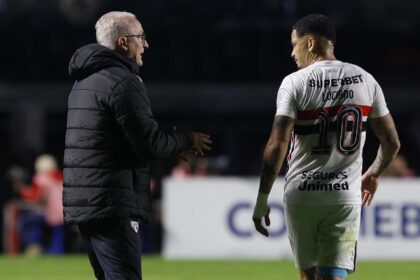 Imagem da noticia São Paulo vê temporada mudar de rumo após sequência sem vitórias e liga alerta