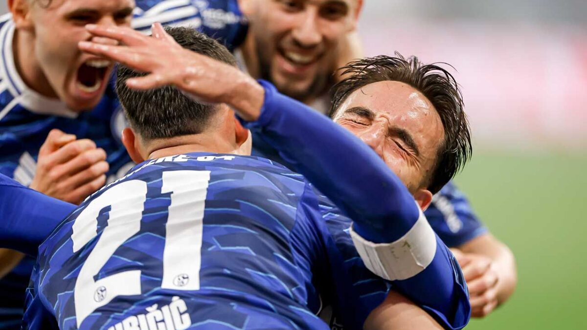 Imagem da noticia Schalke vence e está de volta à elite da Alemanha