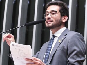 Kataguiri promete renunciar caso Renan Santos termine eleição com 3%