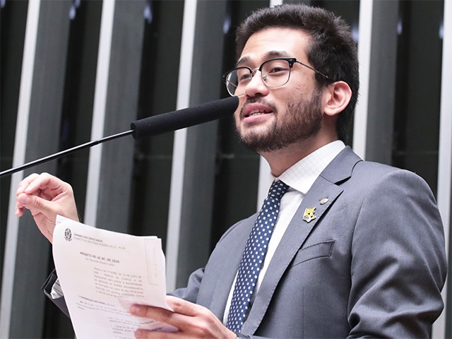 Kataguiri promete renunciar caso Renan Santos termine eleição com 3%