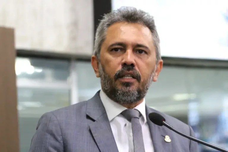 Elmano de Freitas vence eleição para governador do Ceará no primeiro turno