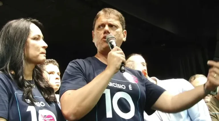 Tarcísio de Freitas reforça apoio a Flávio Bolsonaro no segundo turno