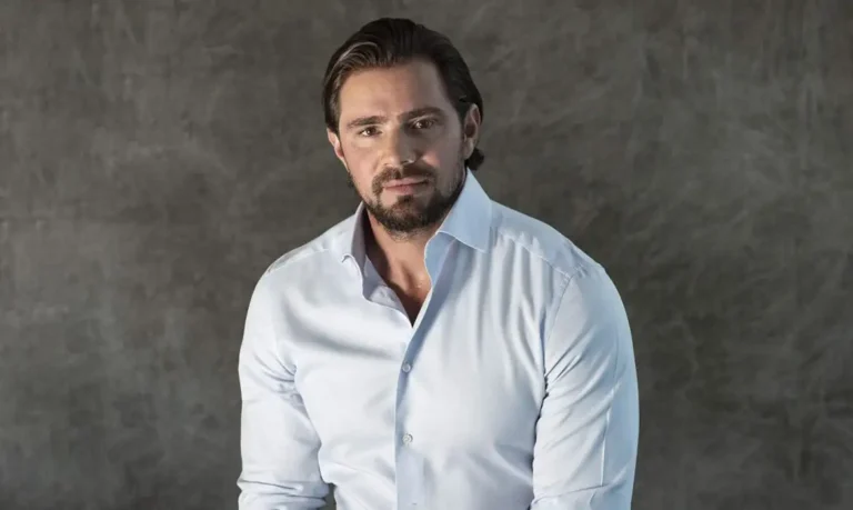 Daniel Vorcaro, dono do Banco Master, investigado por tentativa de apagar dados de celular apreendido pela Polícia Federal.
