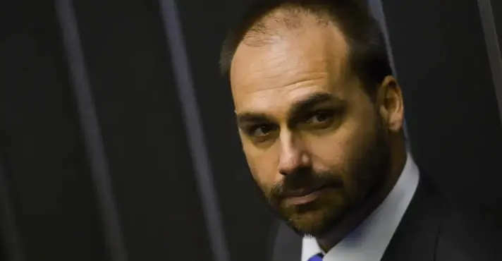 Ex-deputado Eduardo Bolsonaro, que teve prisão decretada por Alexandre de Moraes após condenação no STF.