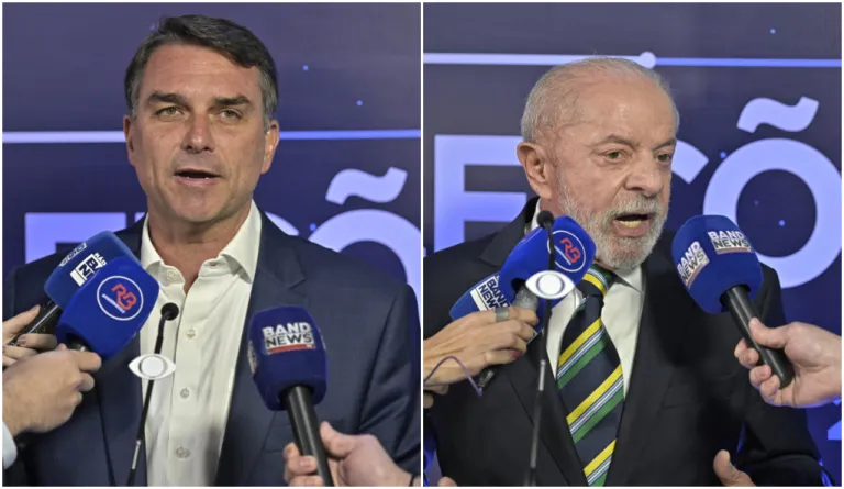 Montagem lado a lado mostra Flávio Bolsonaro à esquerda e Lula à direita, ambos diante de microfones da imprensa.