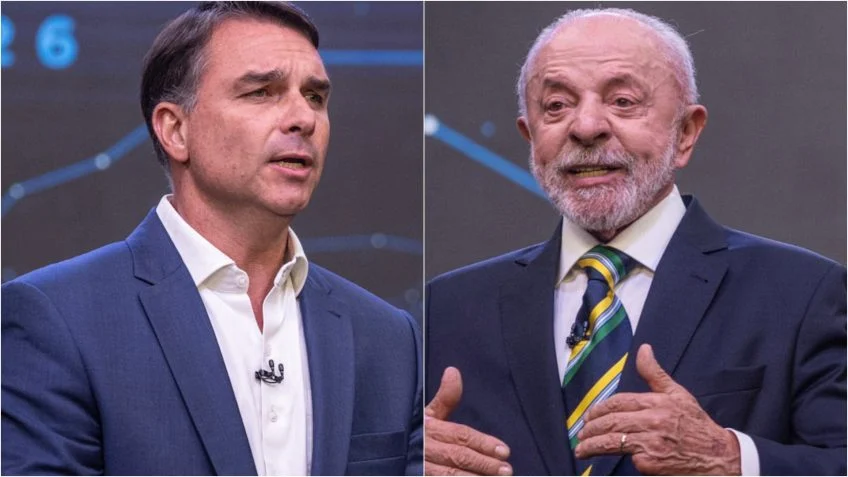 Montagem com Flávio Bolsonaro à esquerda, vestindo terno azul, e Lula à direita, usando terno escuro e gravata nas cores do Brasil.