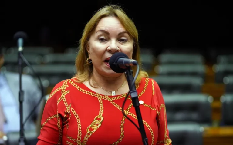 Gorete Pereira, do MDB do Ceará, indiciada pela Polícia Federal por suspeita de participação em fraudes no INSS.