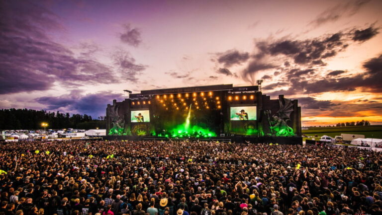 Travis Scott, Charli XCX, The Killers e David Guetta, atrações confirmadas do Lollapalooza 2027.