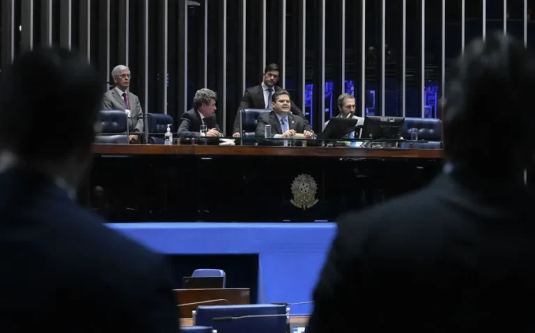 Plenário do Senado Federal durante discussão da PEC que prevê o fim da escala 6x1 no Brasil.