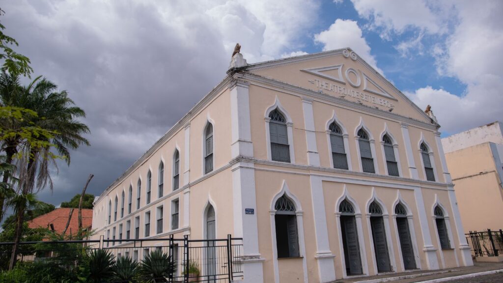 Theatro 4 de Setembro, no Centro de Teresina, que passará por melhorias estruturais e instalação de elevador panorâmico.