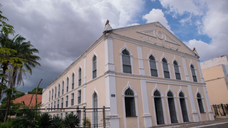 Theatro 4 de Setembro, no Centro de Teresina, que passará por melhorias estruturais e instalação de elevador panorâmico.