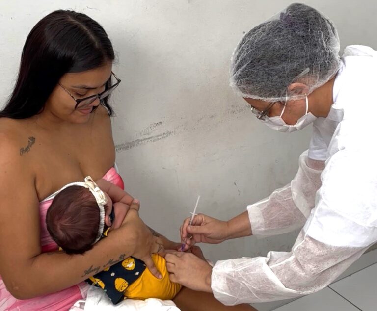 Ação de vacinação contra o sarampo em Teresina, onde a cobertura da segunda dose da tríplice viral está abaixo da meta de 95%.